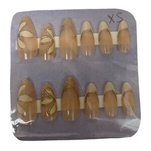 Elegant Gold and Cream press on nails XS